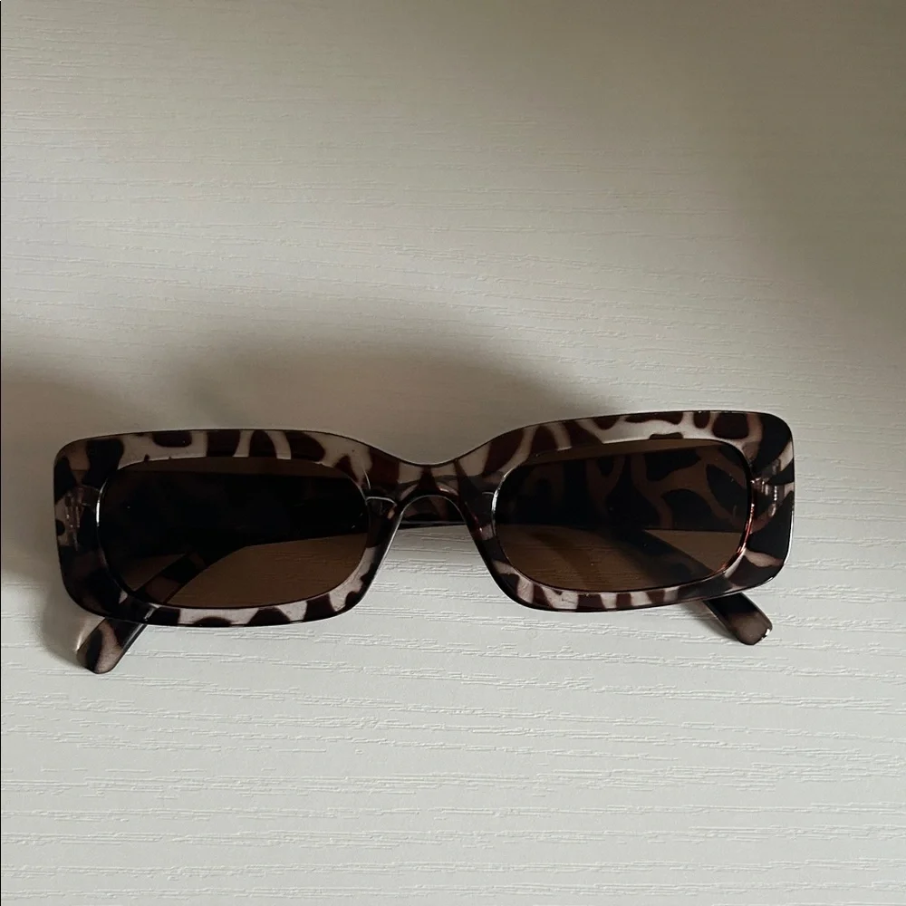 Tortoiseshell Rectangular Women's Sunglasses - Brown